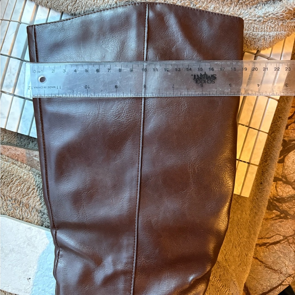 Tall brown boots - Picture 5 of 5